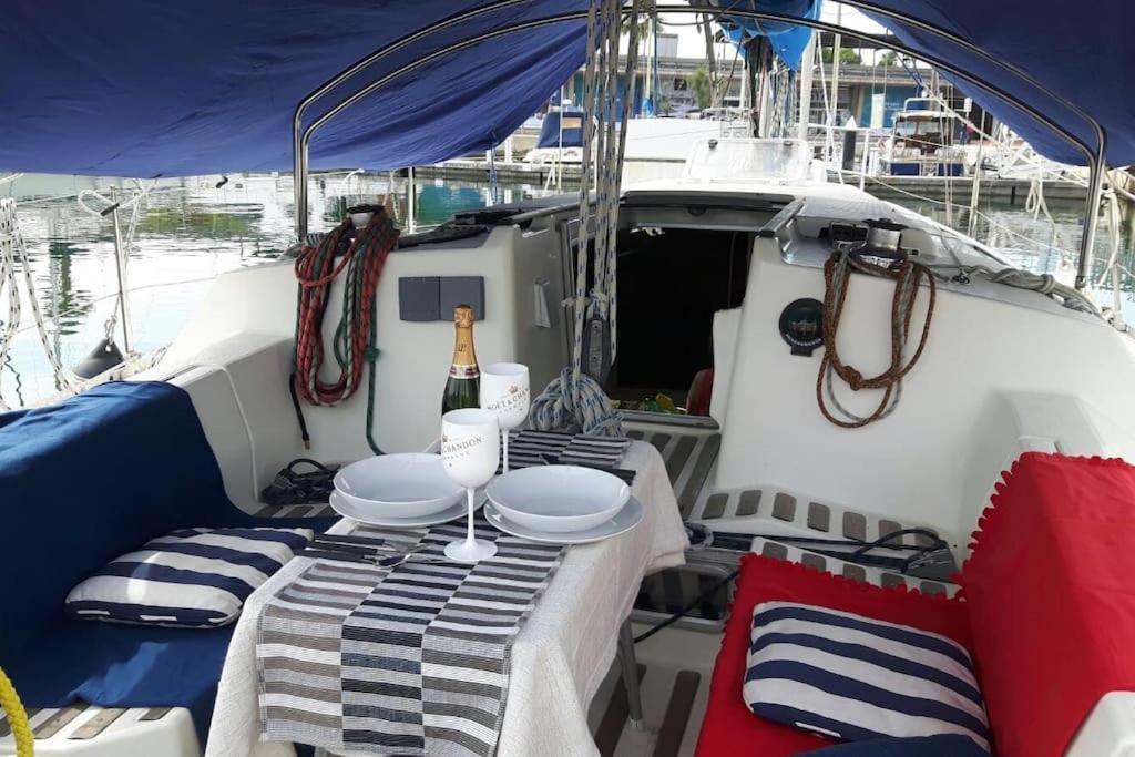 Botel Amazing Flat In Classic Sailing Boat In Barcellona